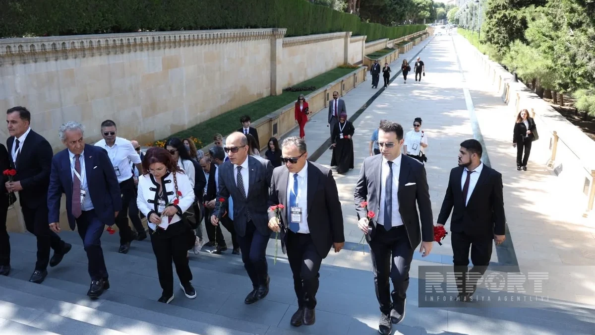 Turkish delegation visits Martyrs' Alley and Turkish Soldiers Memorial in Baku