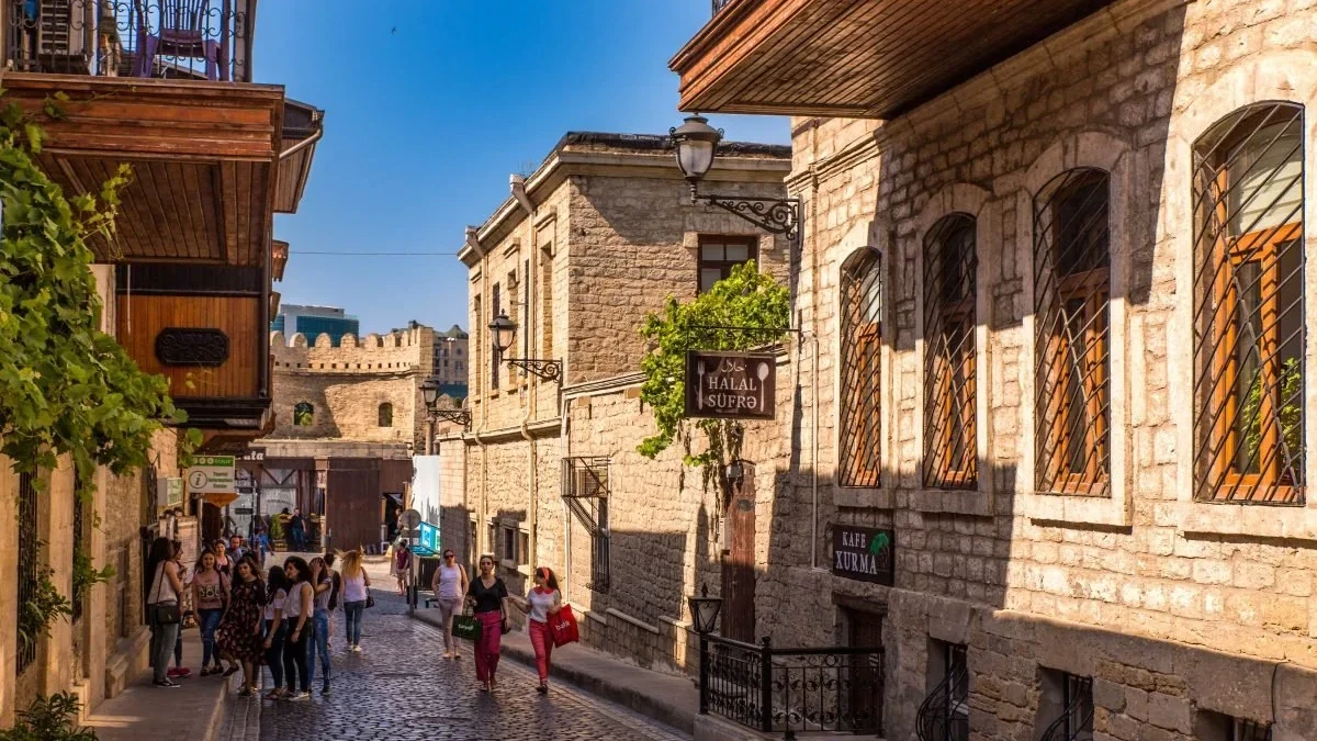 Azərbaycana gələn turistlərin xərcləri 21 % azalıb