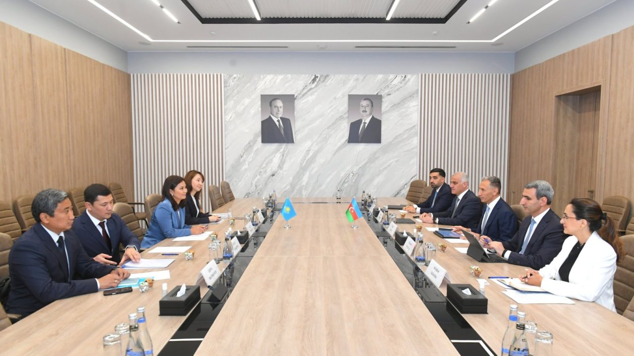 Azerbaijan and Kazakhstan discuss Middle Corridor's development
