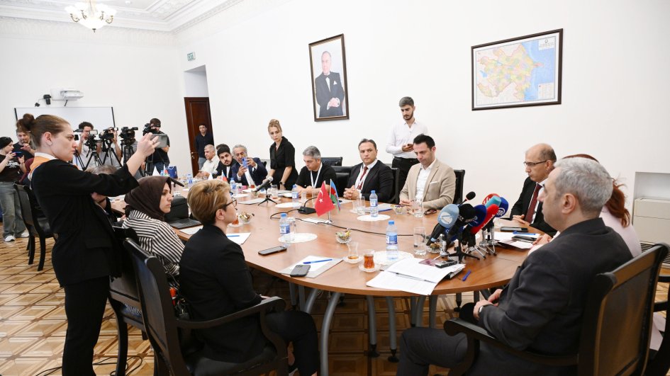Türk media nümayəndələri ilə Azərbaycan–Türkiyə əməkdaşlığına dair fikir mübadiləsi aparılıb