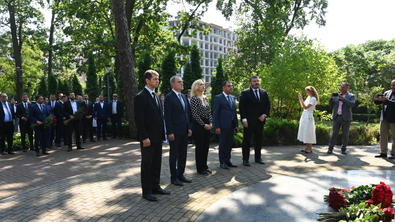 Ceyhun Bayramov İrpendə Azərbaycanın dəstəyi ilə bərpa olunan obyektlərlə tanış olub