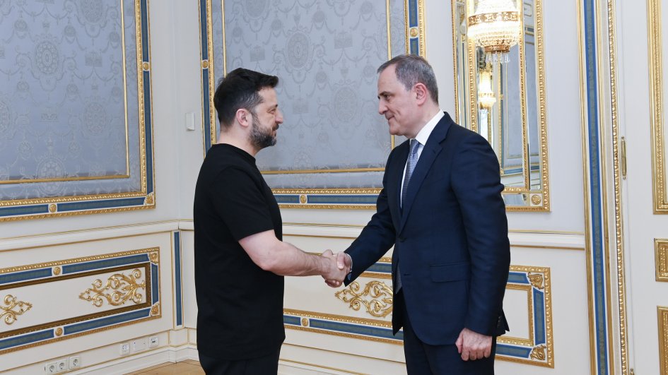 Azerbaijani FM meets with Ukrainian President