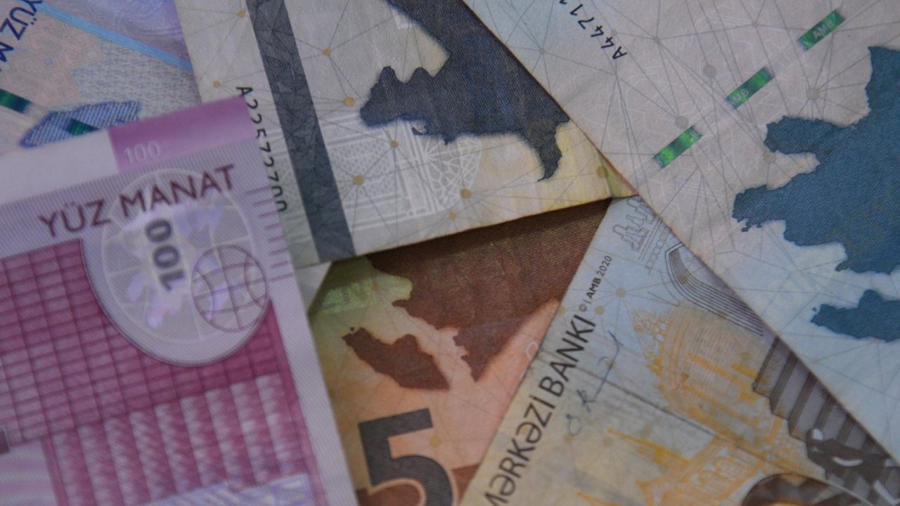 Weekly review of Azerbaijan's foreign exchange market
