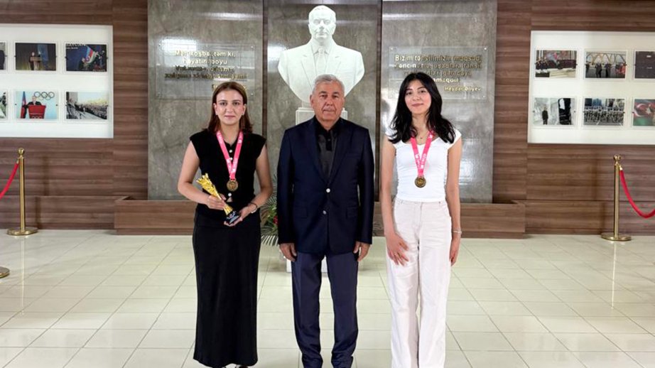 BEU Rector meets with university’s students, winners of IWISE World Final