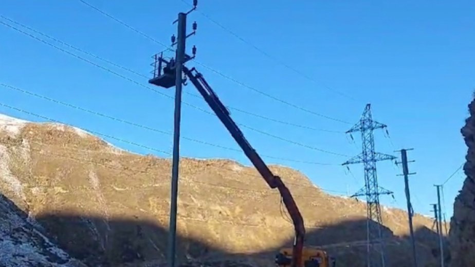 “Azərişıq” Kəlbəcərin bəzi ərazilərində yenidənqurma işləri görür