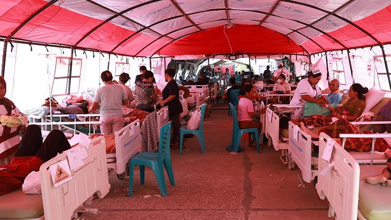 Endonezya'daki 7.7 büyüklüğündeki depremde can kaybı 70'e yükseldi