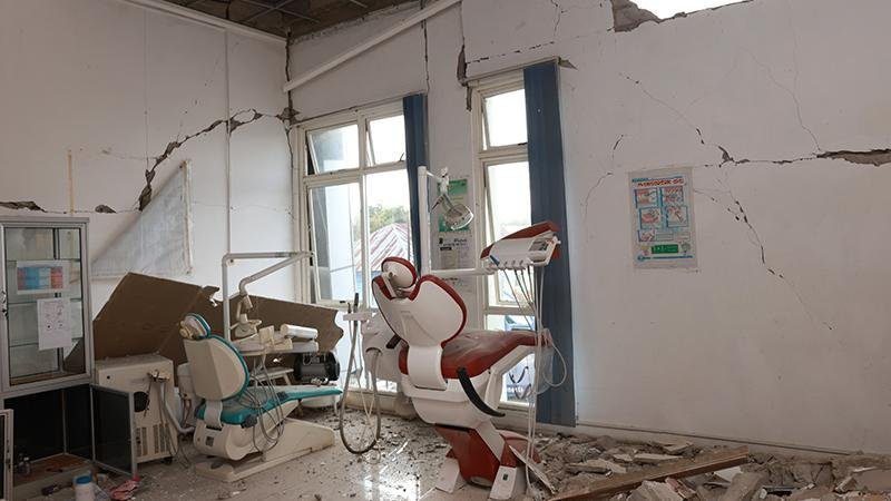 Endonezya'da 7.7 büyüklüğündeki depremde can kaybı 71'e yükseldi