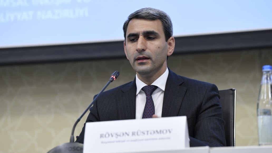 Azərbaycanın Şərq–Qərb və Şimal–Cənub dəhlizlərində əhəmiyyəti artır - Rövşən Rüstəmov
