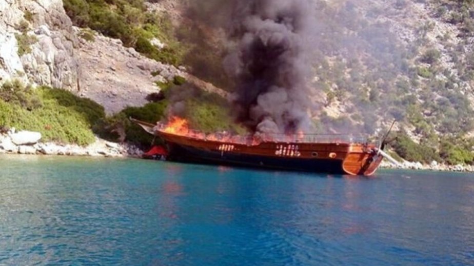 Filippində sərnişin bərəsində baş vermiş yanğın nəticəsində 12 nəfər itkin düşüb