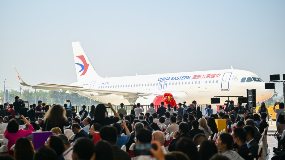 “Airbus” Çindəki yeni montaj xəttindən ilk təyyarəni təhvil verir