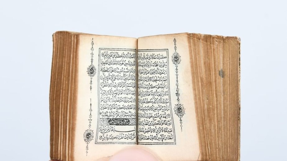 Əbu-Dabi Beynəlxalq Kitab Sərgisində nadir miniatür “Quran” nümayiş olunur