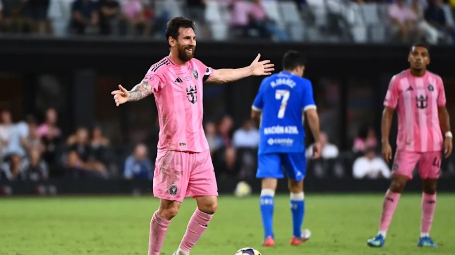 Karyerasında 49-cu titulunu qazanan Messi 2 rekorda imza atıb