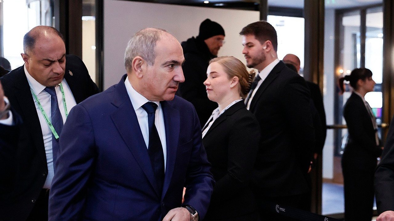 Paşinyan rus dili kurslarına yazılıb