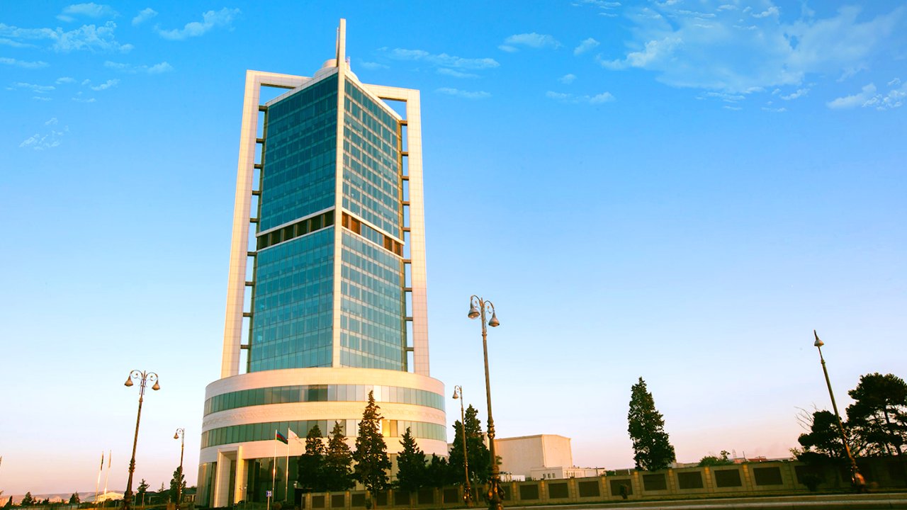 Dövlət Neft Fondundan dövlət büdcəsinə transfertlər 4 il ərzində 3,5 milyard manat azalacaq