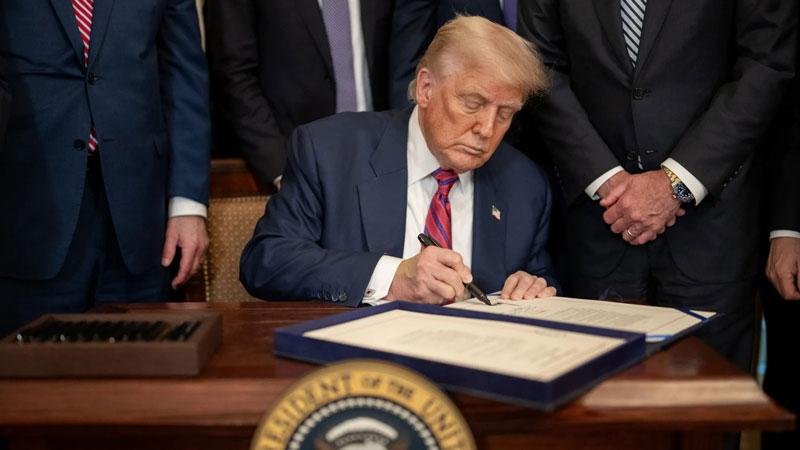 Trump approves sanctions bill targeting Russia and Iran