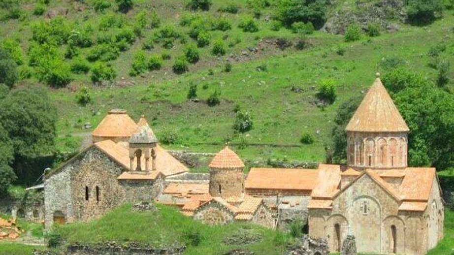 Xudavəng və Gəncəsər monastırları Albaniya tarixinin mühüm yadigarlarıdır