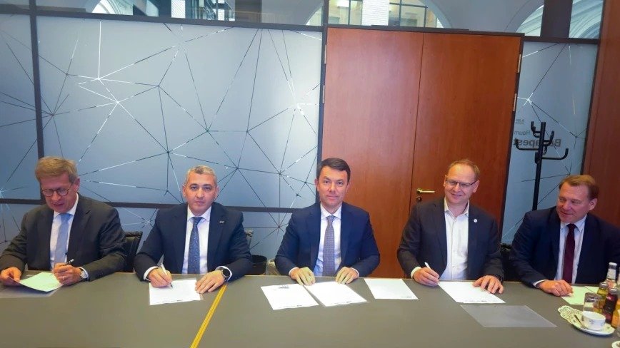 ADY və Hamburq Limanı arasında əməkdaşlığın inkişafına dair protokol imzalanıb