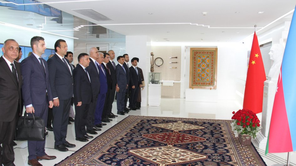 Çindəki forumda Orta Dəhlizin Şərqlə Qərb arasında mühüm nəqliyyat bağlantısı kimi əhəmiyyətindən danışılıb