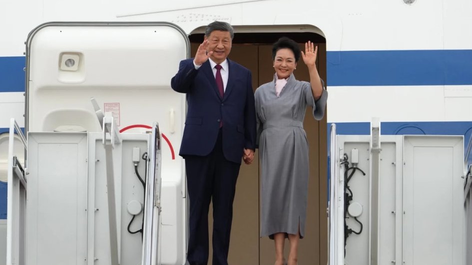 Xi lands in U.S. for state visit, greeted by Trump at airport
