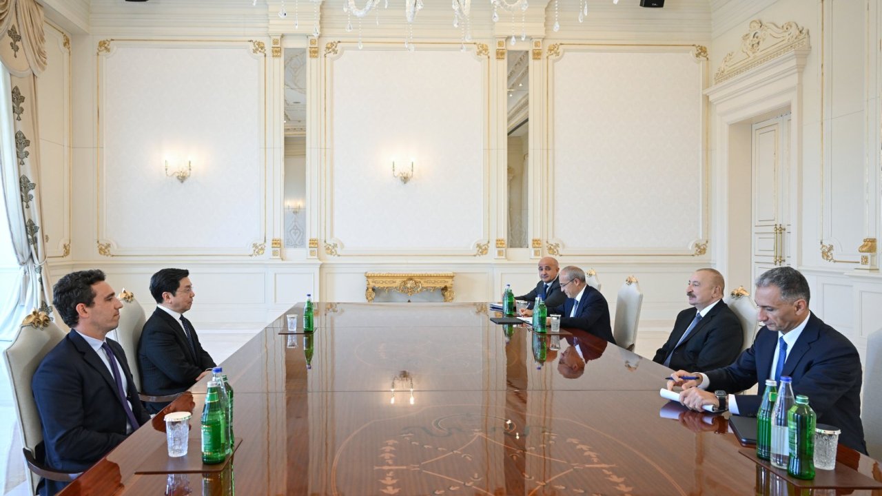 Prezident İlham Əliyev Çin və İtaliya şirkətlərinin rəhbər şəxslərini qəbul edib