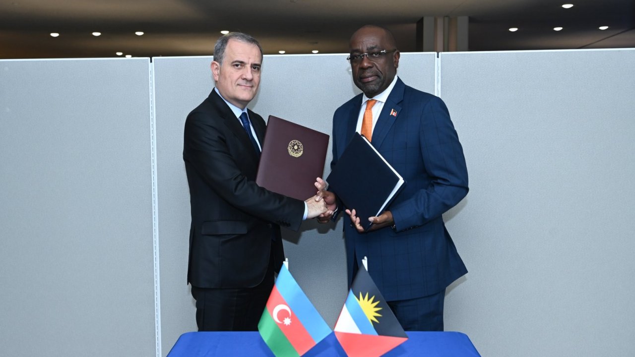 Azərbaycan və Antiqua və Barbuda arasında vizasız rejimə dair iki saziş imzalanıb
