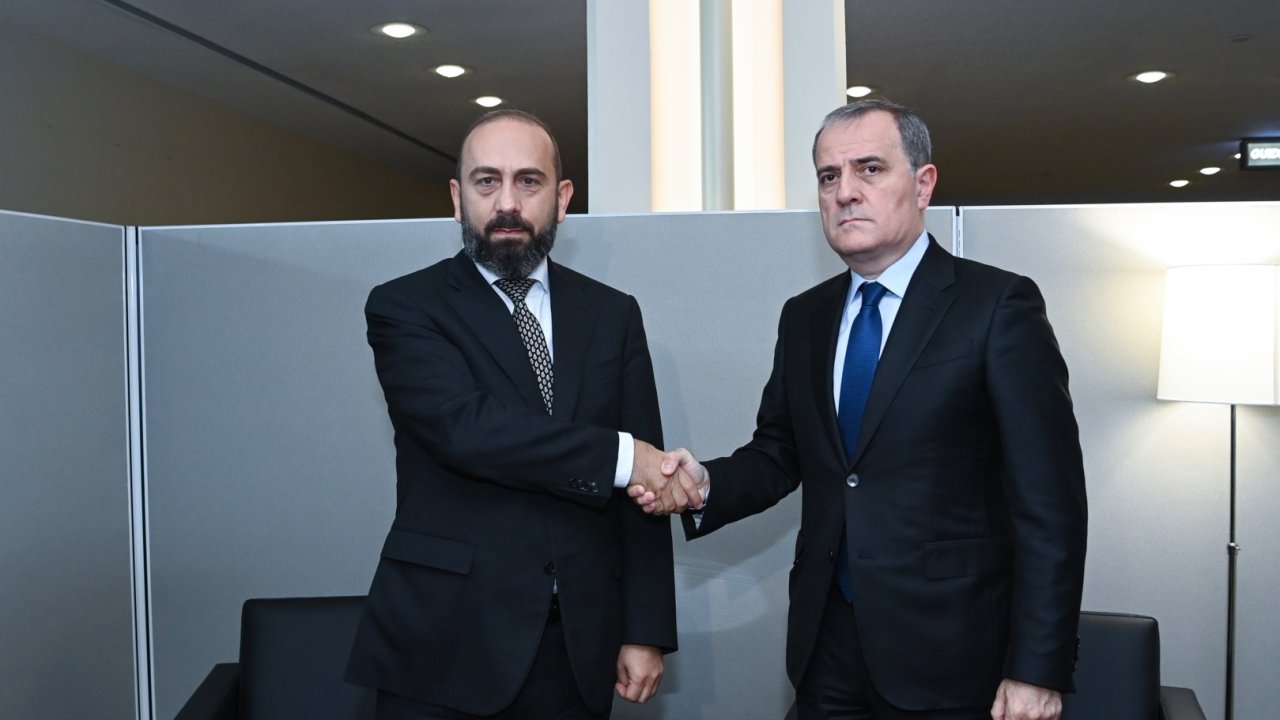 Azerbaijan, Armenia discuss unblocking economic, transport links