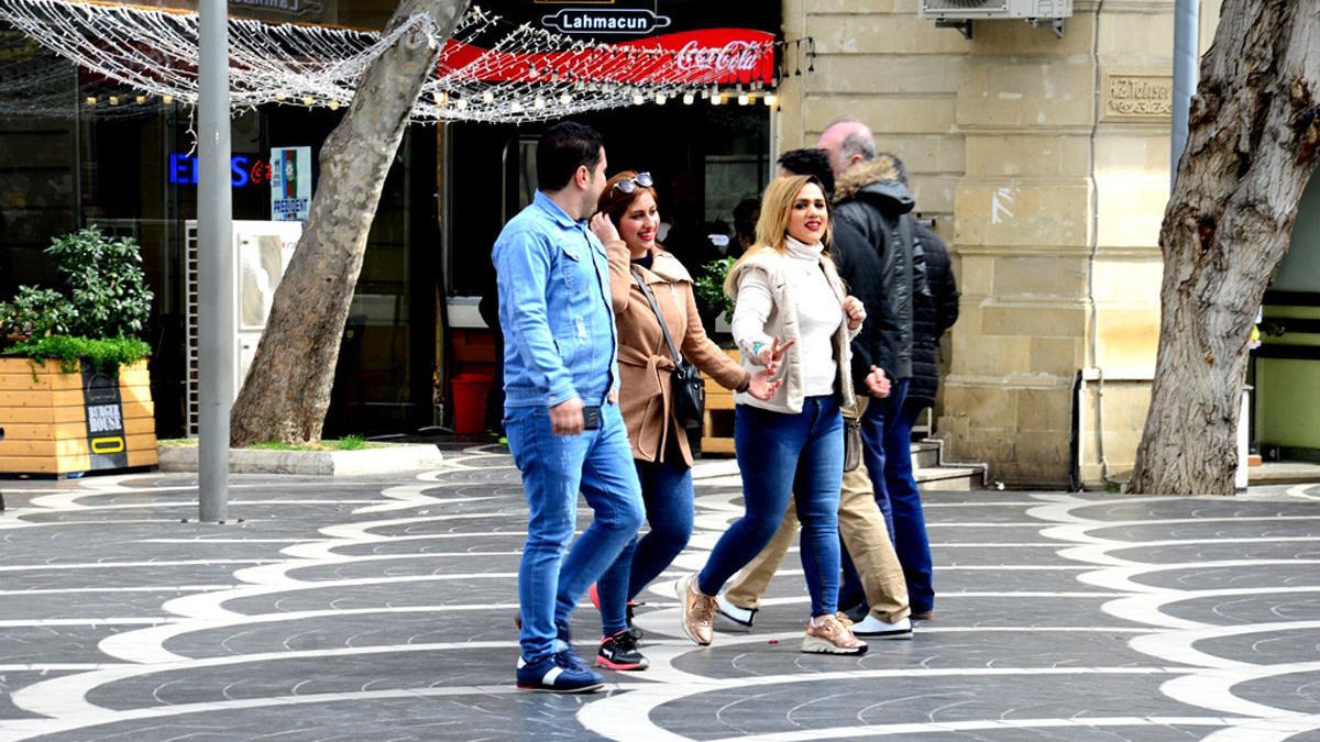 Bu ilin ilk 8 ayında Azərbaycana nə qədər əcnəbi gəlib?