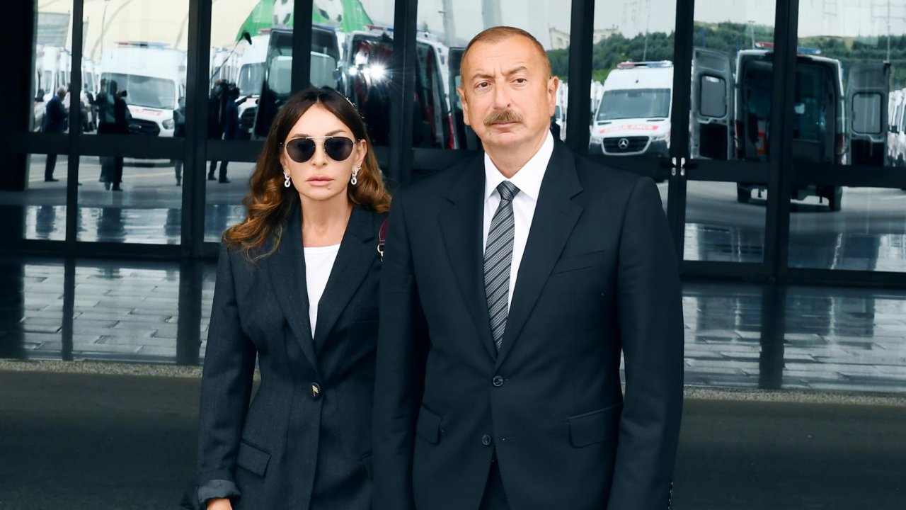 Prezident İlham Əliyev və Birinci xanım Mehriban Əliyeva Anım Günü ilə əlaqədar Bakıdakı Zəfər parkında olublar