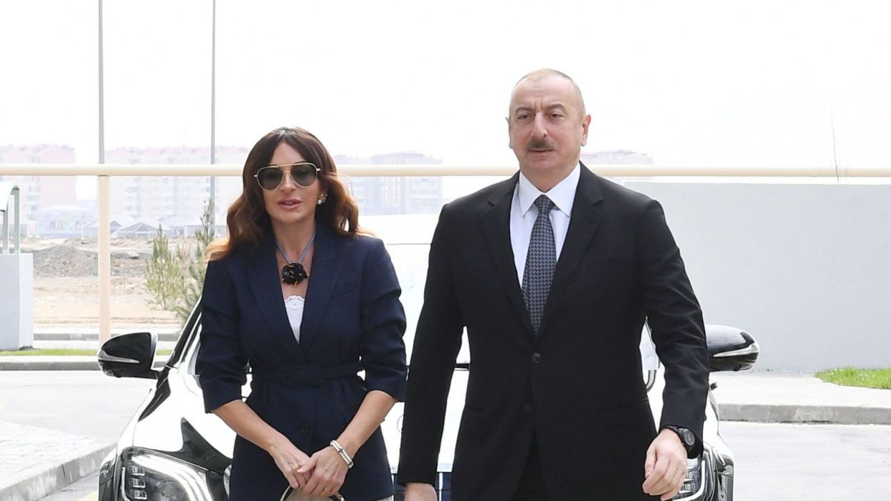 Footage of President Ilham Aliyev's visit to Victory Park with First Lady Mehriban Aliyeva posted on his social media (VIDEO)