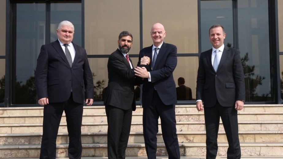 FIFA prezidenti Bakıda U-15 dünya çempionatı və festivalına hazırlıq işləri ilə tanış olub