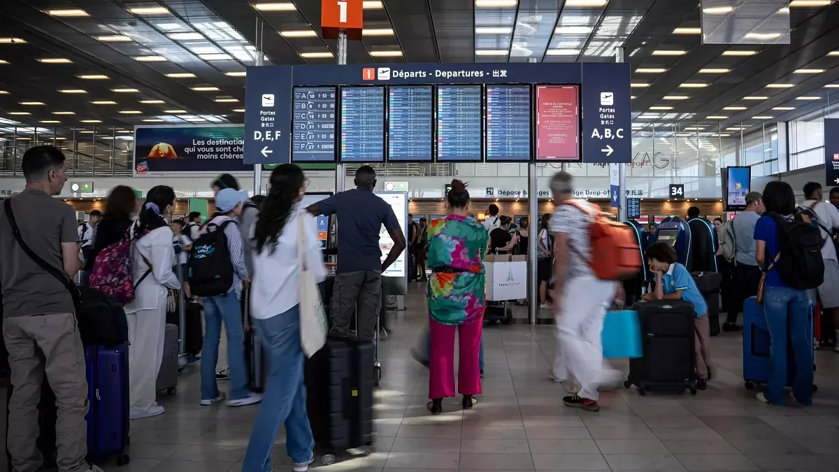 Fransada məmurların tətili səbəbindən aviareyslərin bir hissəsi ləğv edilib