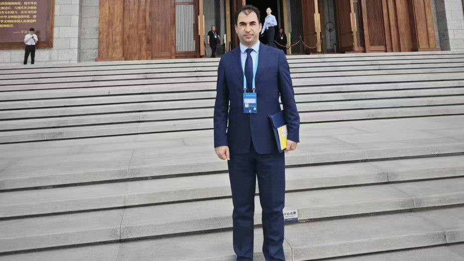 Azərbaycanlı alim Çində beynəlxalq forumda Konfutsinin pedaqoji düşüncələrindən danışıb