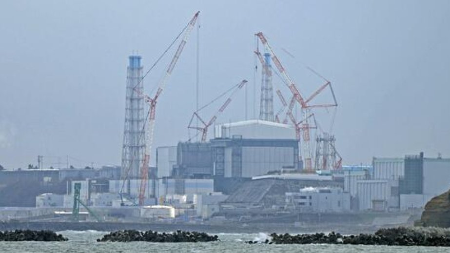 TEPCO begins inserting robot arm to retrieve Fukushima nuke fuel debris