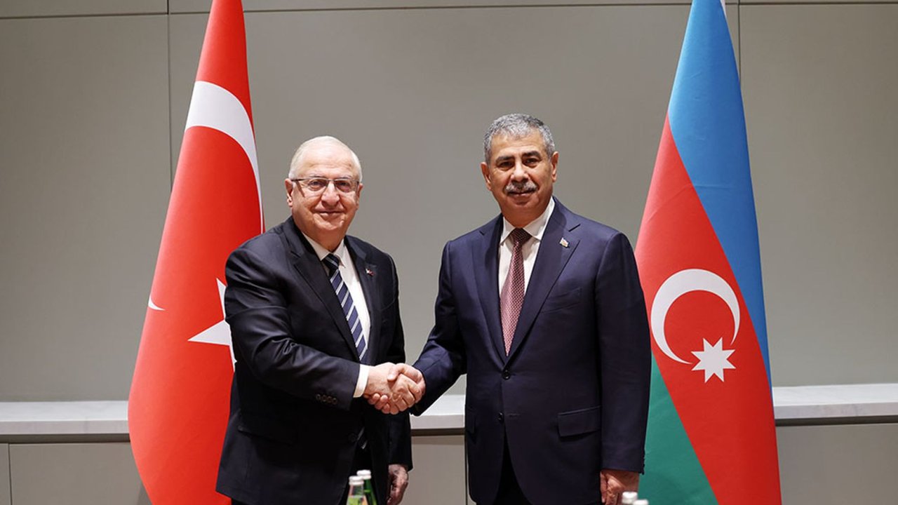 Azərbaycan və Türkiyə müdafiə nazirləri regional təhlükəsizlik məsələlərini müzakirə ediblər