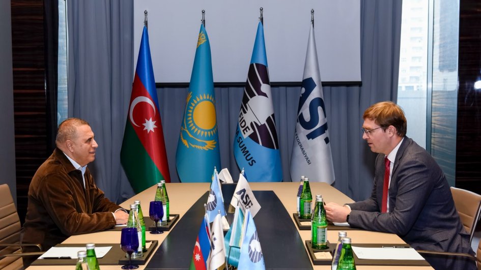 Beynəlxalq Şahmat Federasiyasının yeni prezidenti Bakıya gəlib
