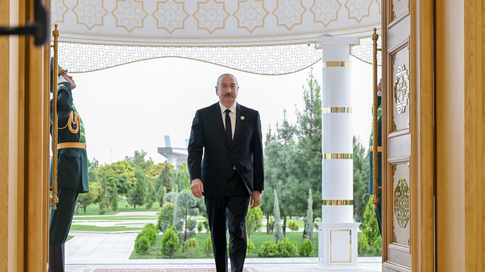 President Ilham Aliyev arrived at Awaza Complex to attend 8th Consultative Meeting of Heads of State of Azerbaijan and Central Asia