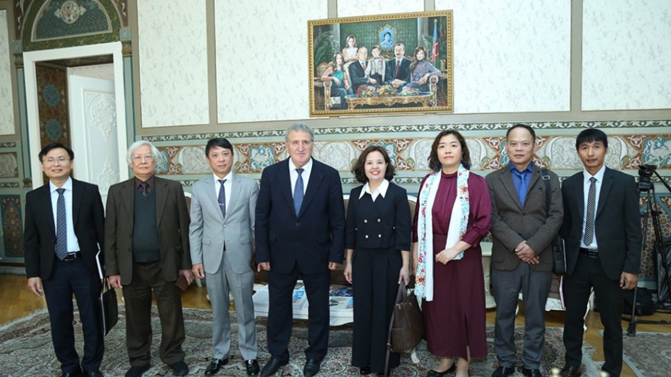 Vietnamese delegation visits Azerbaijan Academy of Sciences