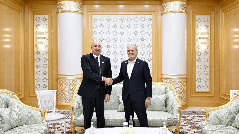 Türkmənbaşı şəhərində Prezident İlham Əliyevin İran Prezidenti ilə görüşü olub YENİLƏNİB
