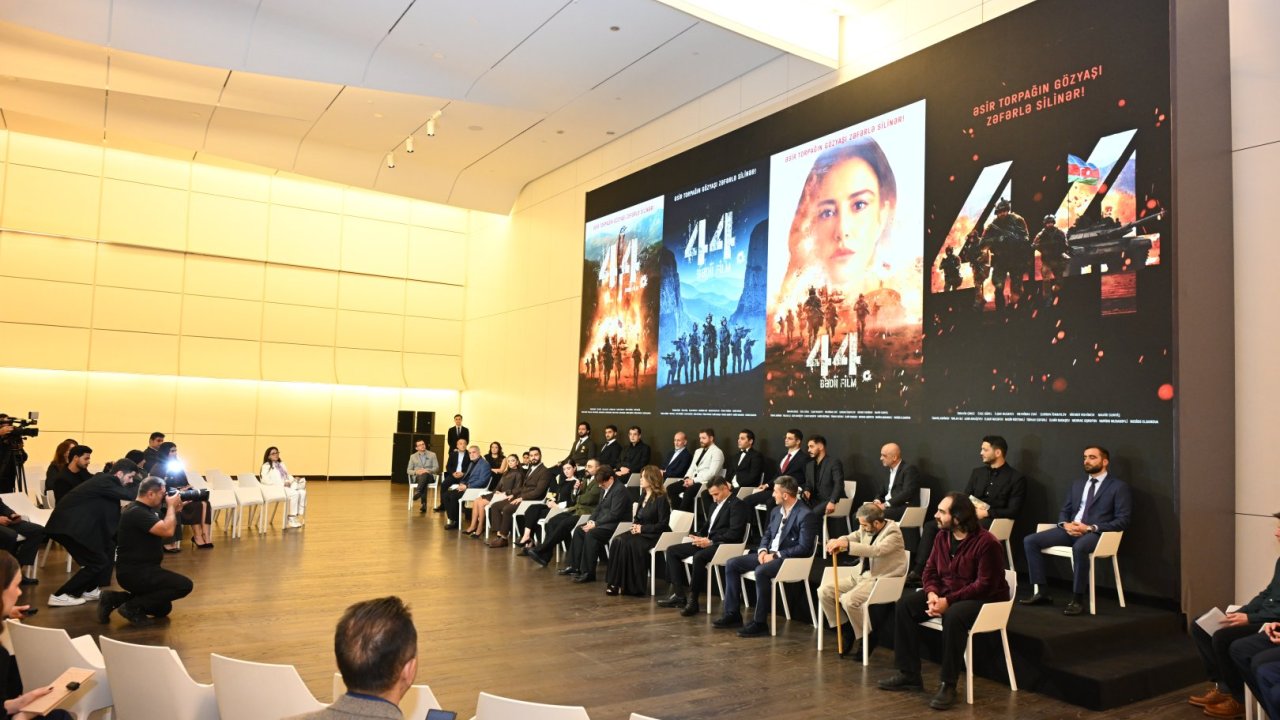 "44" bədi filminin yaradıcı heyətinin brifinqi keçirilib