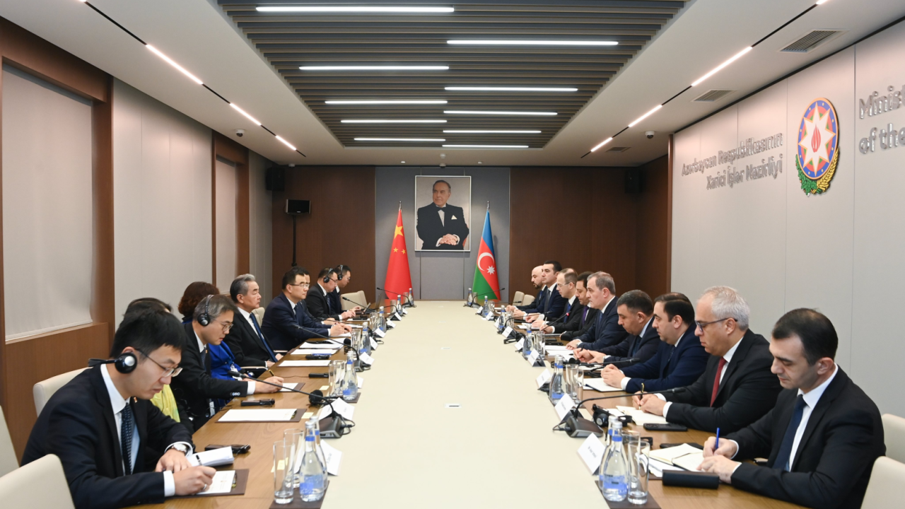 Azərbaycan və Çin arasında iqtisadi əməkdaşlıq və regional təhlükəsizlik məsələləri müzakirə edilib