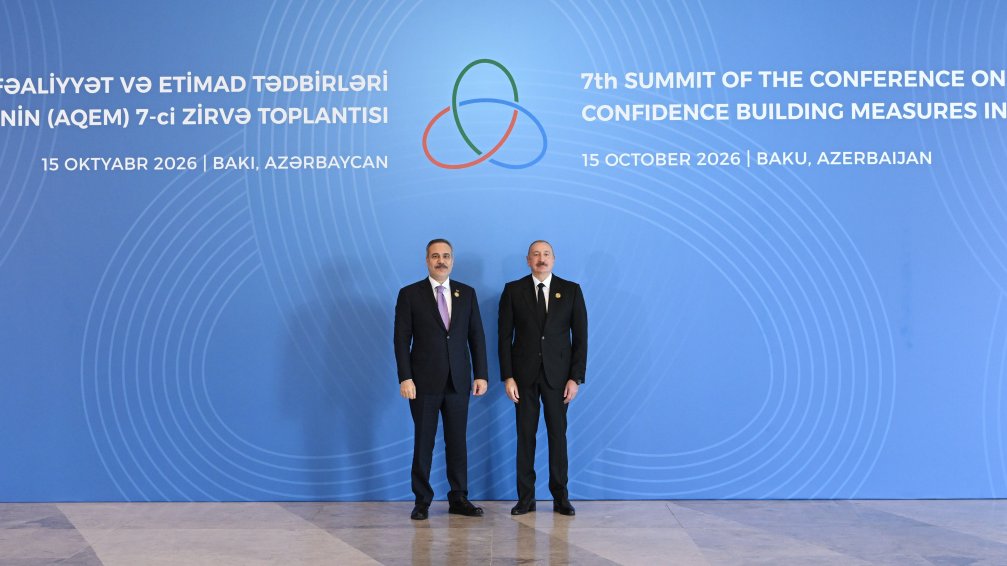 Prezident İlham Əliyev AQEM-in 7-ci Zirvə Toplantısını iştirakçılarını qarşılayır