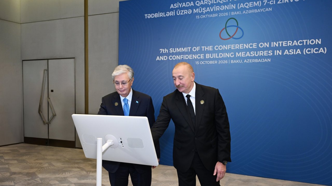 Prezident İlham Əliyev Kasım-Jomart Tokayev ilə görüşüb, Trans-Xəzər Fiber-Optik Kabel Xəttinin açılışını ediblər