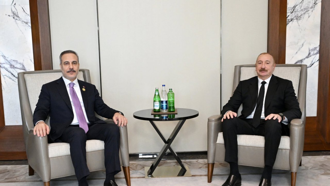 Prezident İlham Əliyev Türkiyənin xarici işlər nazirini qəbul edib