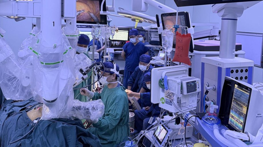 China completes world's third robotic arm-assisted heart transplant
