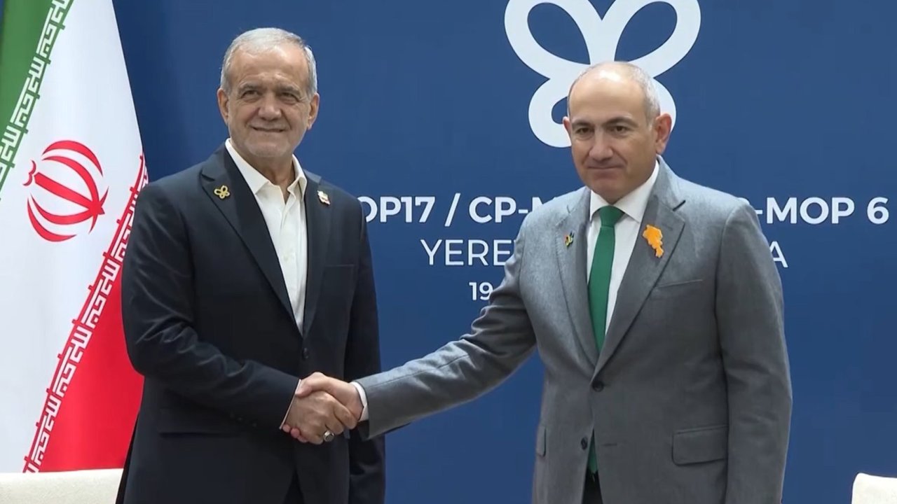 İrəvanda Paşinyan Pezeşkianla görüşüb