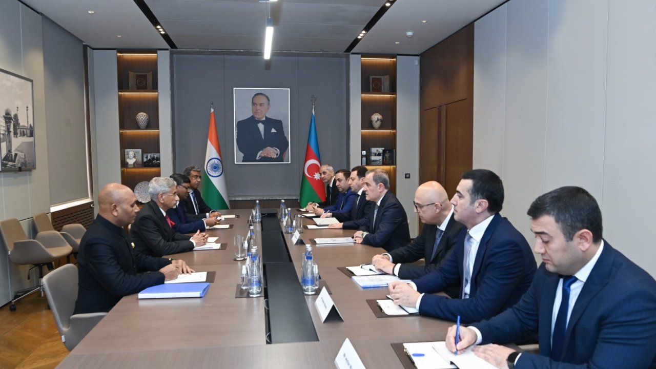 XİN Caişankarın Bakıya səfəri barədə məlumat yaydı