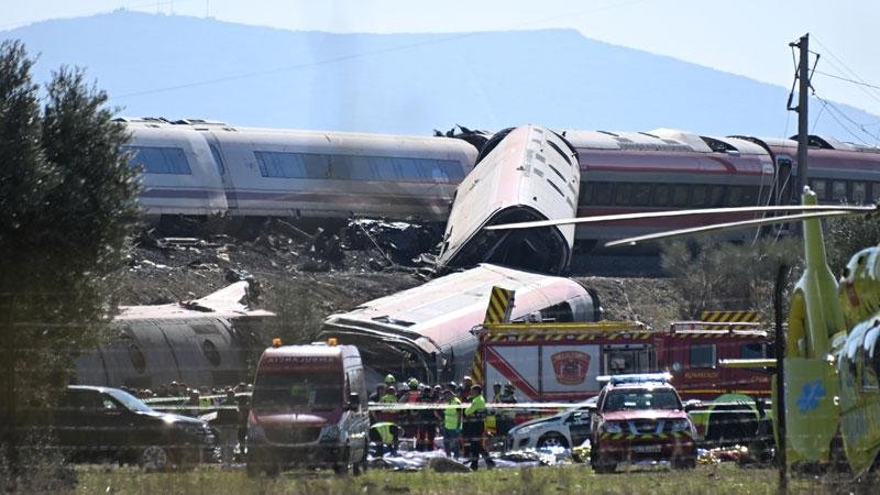 İspanya'da 68 kişinin öldüğü tren kazası sonrası 3 günlük ulusal yas ilan edildi